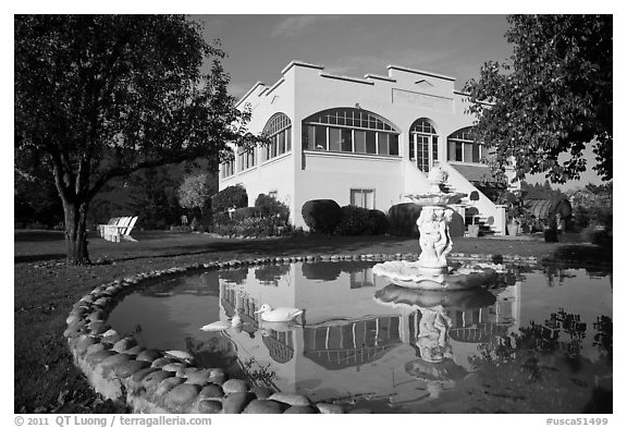 Savannah-Chanelle winery villa, Santa Cruz Mountains. California, USA (black and white)