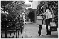 Shoppers, Stanford Shopping Center. Stanford University, California, USA ( black and white)