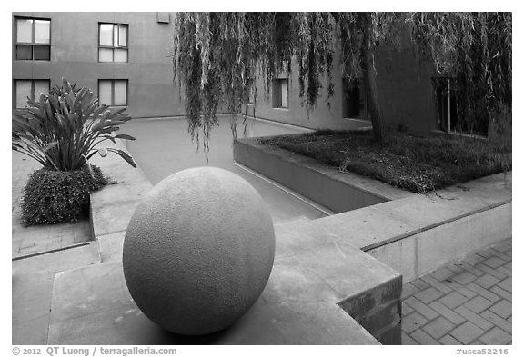 Autrey Zocalo, Schwab Residential Center. Stanford University, California, USA