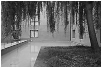 Ricardo Legorreta-designed blue courtyard, Schwab Residential Center. Stanford University, California, USA (black and white)