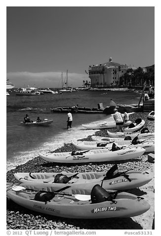 Sea kayaks and casino, Avalon Bay, Catalina Island. California, USA (black and white)