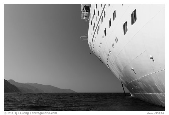 Cruise seen from waterline, Catalina Island. California, USA (black and white)