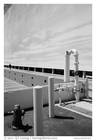 Corner of the Blue Sky Tank, Studios at Paramount. Hollywood, Los Angeles, California, USA (black and white)