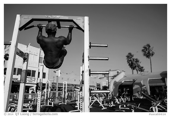 Muscle Beach, Ocean Front Walk. Venice, Los Angeles, California, USA (black and white)