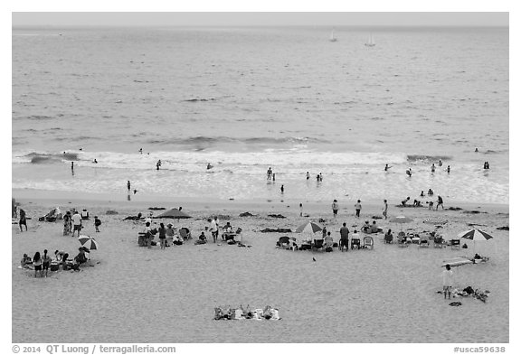 Beachgoers from above, Redondo Beach. Los Angeles, California, USA (black and white)