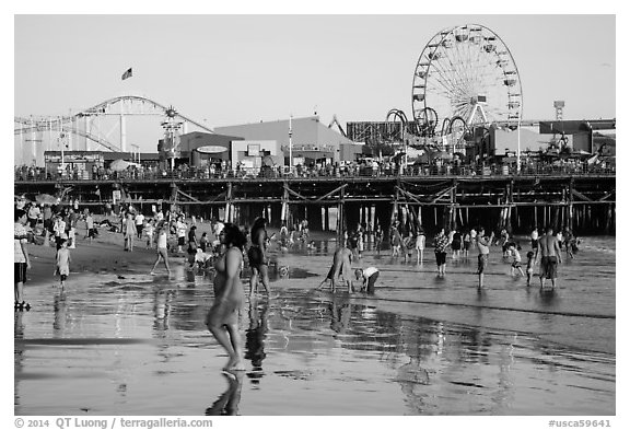 Beach and pier. Santa Monica, Los Angeles, California, USA (black and white)