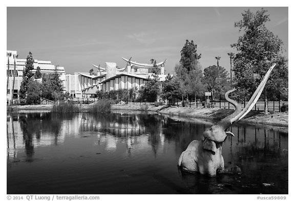 Trapped Mastodon sculpture, La Brea Tar Pits. Los Angeles, California, USA (black and white)