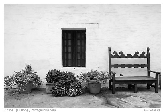 Potted plants, bench and wall, Historic Paseo. Santa Barbara, California, USA (black and white)