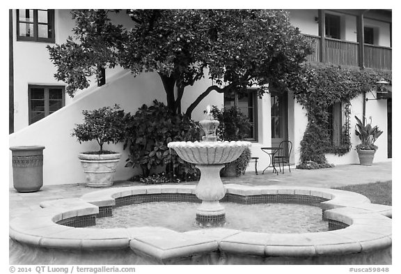 Fountain in courtyard of Historic Paseo. Santa Barbara, California, USA (black and white)