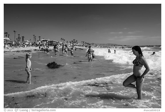 Beachgoers, Mission Beach. San Diego, California, USA (black and white)