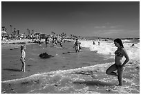 Beachgoers, Mission Beach. San Diego, California, USA ( black and white)