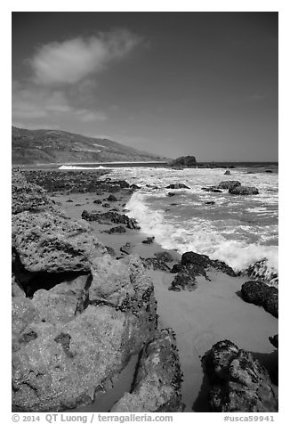 Leo Carrillo State Park, Santa Monica Mountains National Recreation Area. Los Angeles, California, USA (black and white)