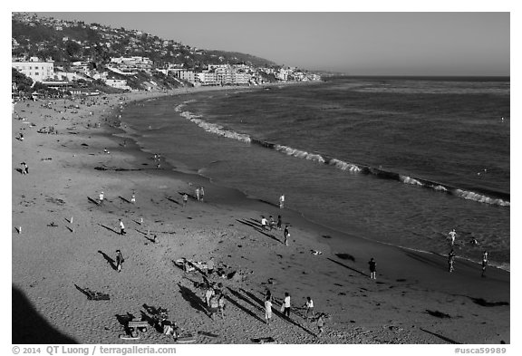 Beach seen from above. Laguna Beach, Orange County, California, USA (black and white)