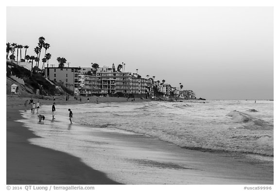 Beachfront at sunset. Laguna Beach, Orange County, California, USA (black and white)