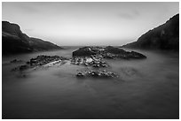 Spooners Cove at sunset, Montana de Oro State Park. Morro Bay, USA ( black and white)