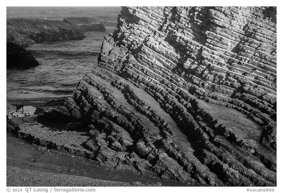 Stratified rock, Montana de Oro State Park. Morro Bay, USA (black and white)