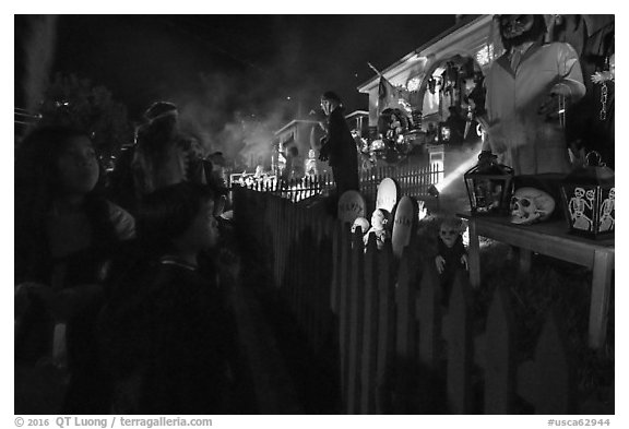 Children look at house with Halloween decorations. Petaluma, California, USA (black and white)