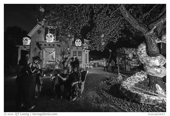 Revelers in Halloween costumes in decorated yard. Petaluma, California, USA (black and white)
