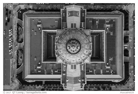 Aerial view of City Hall looking down. San Francisco, California, USA (black and white)