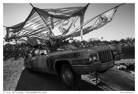 Car transformed into artwork, Slab City. Nyland, California, USA (black and white)