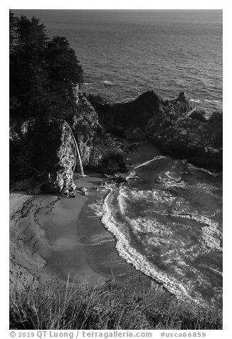Cove and McWay waterfall dropping on beach, Julia Pfeiffer Burns State Park. Big Sur, California, USA (black and white)