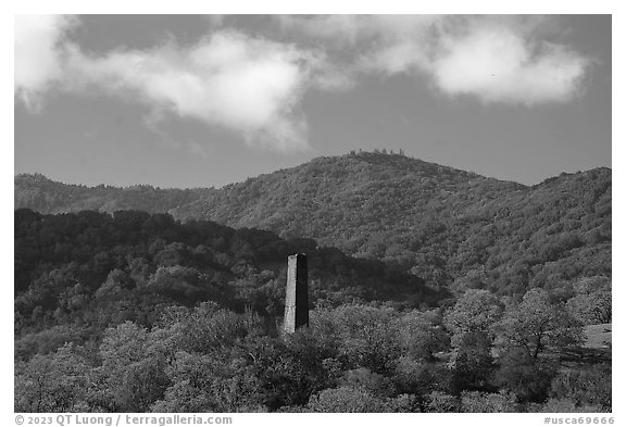 Almaden Quicksilver Chimney and Sierra Azul Range, Almaden Quicksilver County Park. San Jose, California, USA (black and white)