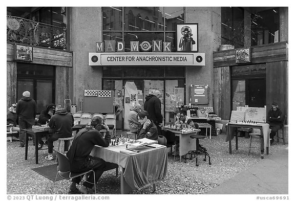 Chess games, Mad Monk Center for Anachronistic Media. Berkeley, California, USA (black and white)