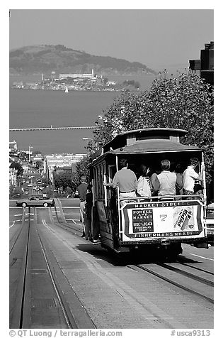 Cable car on Hyde Street, with Alcatraz Island in the background. San Francisco, California, USA