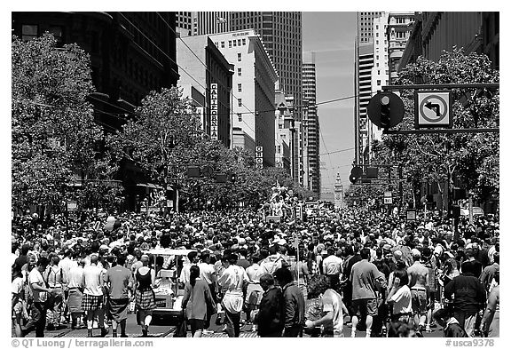 Crowds on Market Avenue during the Gay Parade. San Francisco, California, USA (black and white)