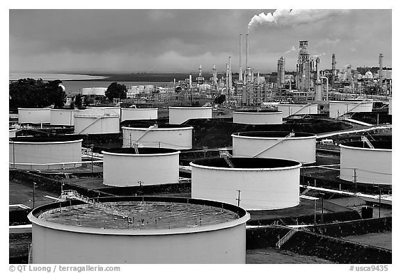 Storage citerns and piples, Oil Refinery, Rodeo. San Pablo Bay, California, USA (black and white)