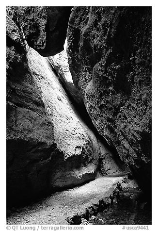 Rocks and path in Bear Gulch Caves. Pinnacles National Park, California, USA.