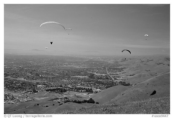 Paragliders, Mission Peak Regional Park. California, USA