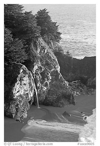 McWay Cove waterfall, late afternoon. Big Sur, California, USA