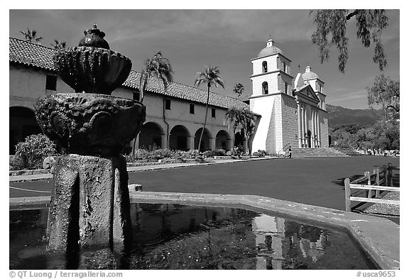 Fountain and Mission Santa Babara, mid-day. Santa Barbara, California, USA (black and white)