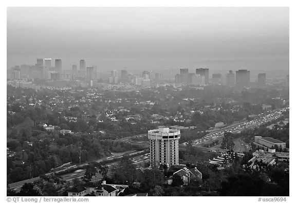 Los Angeles skyline seen from Brentwood at dusk. Los Angeles, California, USA (black and white)