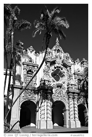 Casa Del Prado, afternoon, Balboa Park. San Diego, California, USA (black and white)