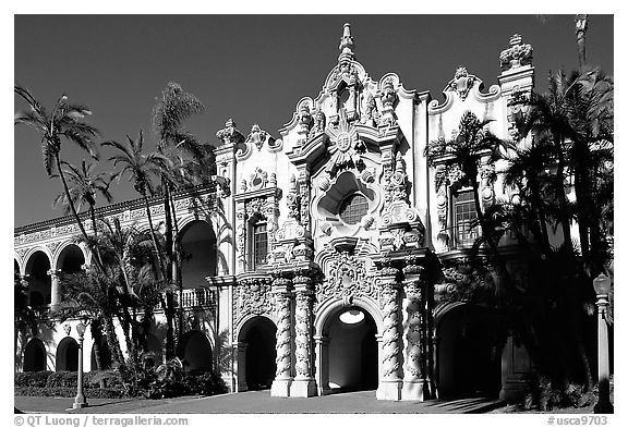 Casa Del Prado, afteroon, Balboa Park. San Diego, California, USA (black and white)