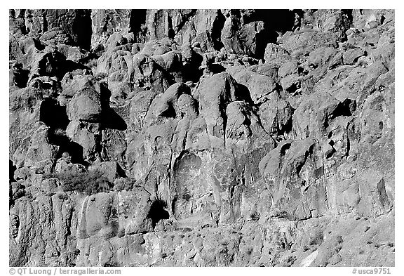 Cliff of volcanic rock, Hole-in-the-wall. Mojave National Preserve, California, USA (black and white)