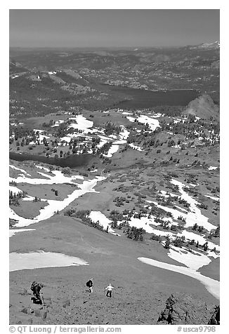 Hikers go down Round Top Mountain. Mokelumne Wilderness, Eldorado National Forest, California, USA (black and white)