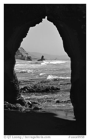 Arch near Arch Rock. Point Reyes National Seashore, California, USA