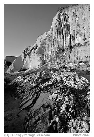 Rocks and Cliff, Sculptured Beach, sunset. Point Reyes National Seashore, California, USA (black and white)