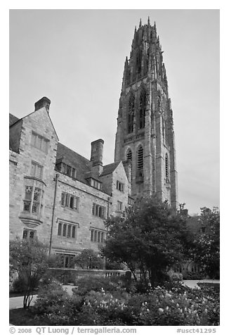 Harkness Tower. Yale University, New Haven, Connecticut, USA (black and white)