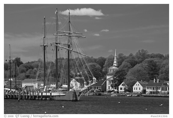 Mystic River, tall ship and village. Mystic, Connecticut, USA (black and white)