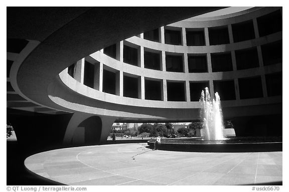 Hirshhorn Museum. Washington DC, USA (black and white)