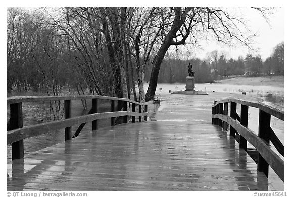 North Bridge leading to Minute Man statue, Minute Man National Historical Park. Massachussets, USA (black and white)