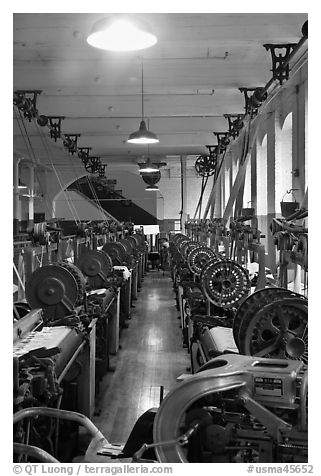 Power looms, Boott Cottom Mills Museum, Lowell National Historical Park. Massachussets, USA
