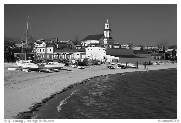 Yachts on beach and church, Provincetown. Cape Cod, Massachussets, USA (black and white)