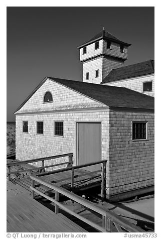 Old Harbor life-saving station, Cape Cod National Seashore. Cape Cod, Massachussets, USA (black and white)