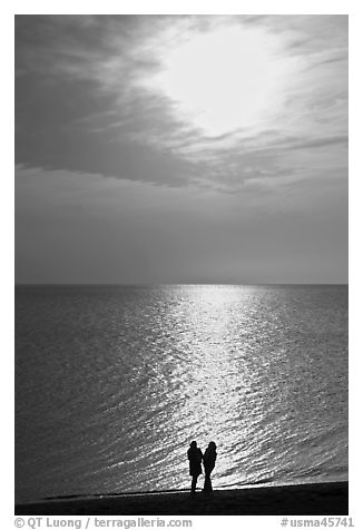 Couple and late afternoon sun, Herring Cove Beach, Cape Cod National Seashore. Cape Cod, Massachussets, USA