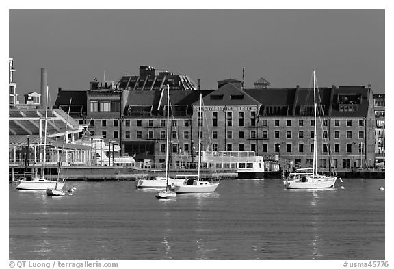 Anchored boats and custom houses. Boston, Massachussets, USA